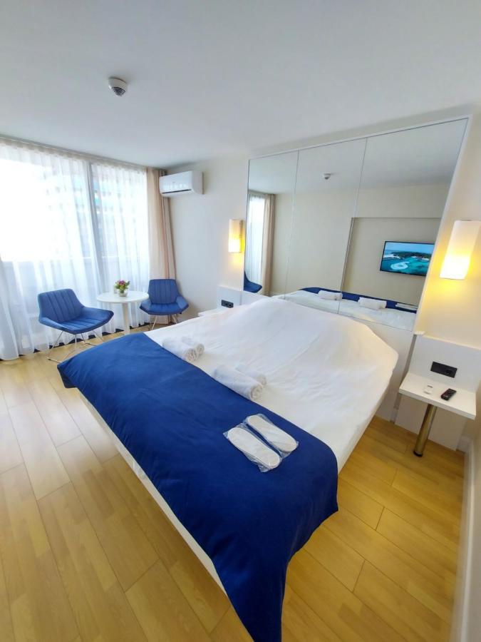 Ferienwohnung Номера На Высоких Этажах 24,31 Batumi Exterior foto