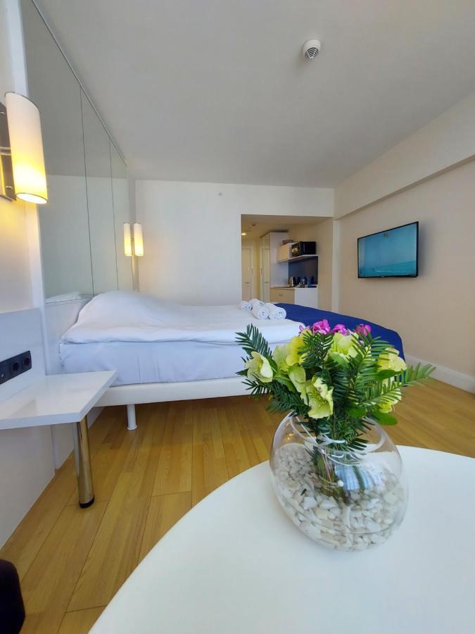 Ferienwohnung Номера На Высоких Этажах 24,31 Batumi Exterior foto