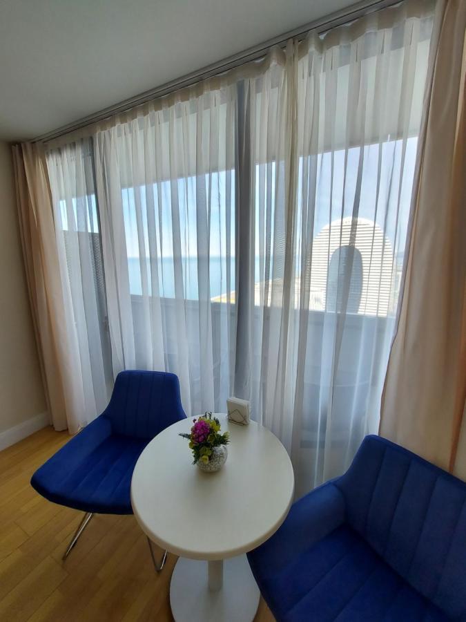 Ferienwohnung Номера На Высоких Этажах 24,31 Batumi Exterior foto