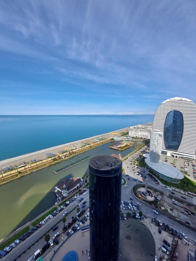 Ferienwohnung Номера На Высоких Этажах 24,31 Batumi Exterior foto