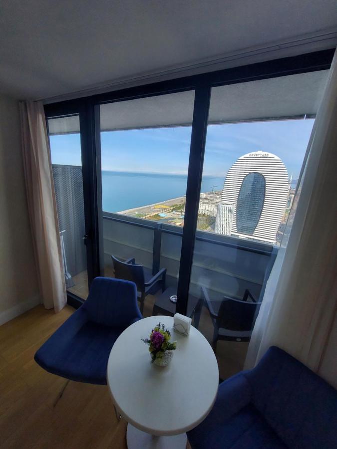 Ferienwohnung Номера На Высоких Этажах 24,31 Batumi Exterior foto