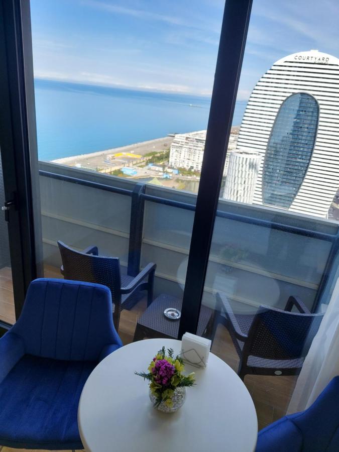 Ferienwohnung Номера На Высоких Этажах 24,31 Batumi Exterior foto