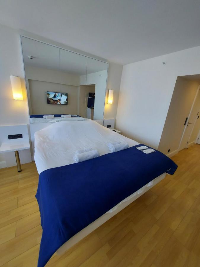 Ferienwohnung Номера На Высоких Этажах 24,31 Batumi Exterior foto