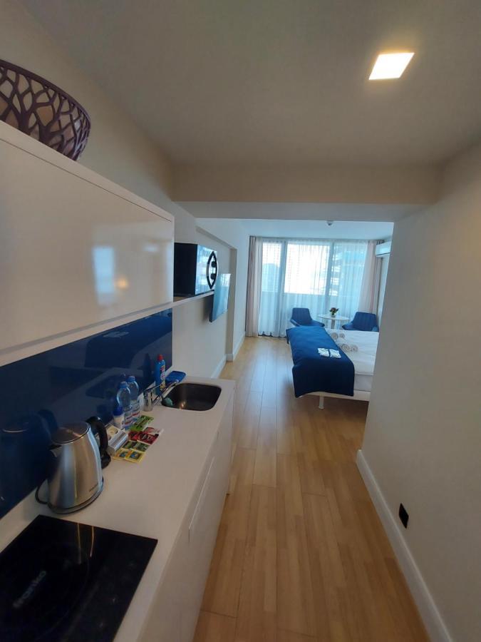 Ferienwohnung Номера На Высоких Этажах 24,31 Batumi Exterior foto