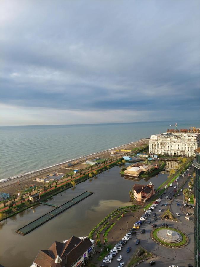 Ferienwohnung Номера На Высоких Этажах 24,31 Batumi Exterior foto