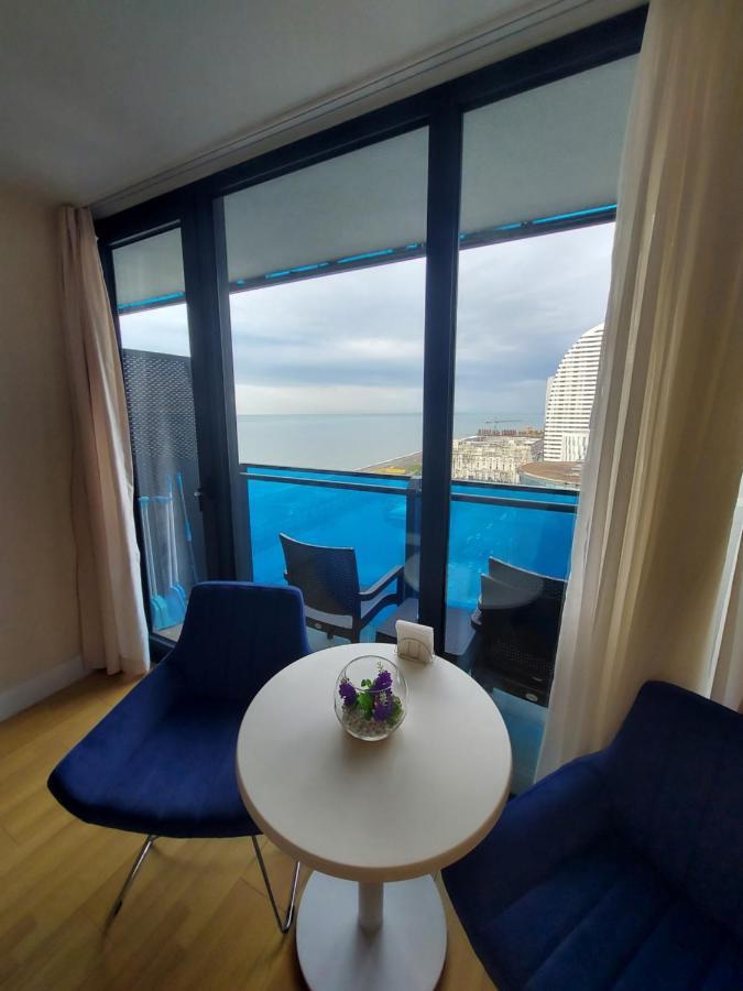 Ferienwohnung Номера На Высоких Этажах 24,31 Batumi Exterior foto