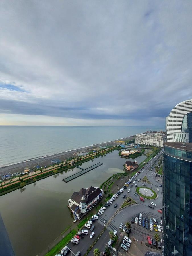 Ferienwohnung Номера На Высоких Этажах 24,31 Batumi Exterior foto
